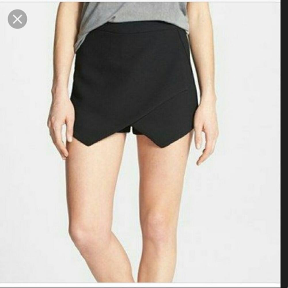 Sophie Rue Black Flap Shorts Size Small